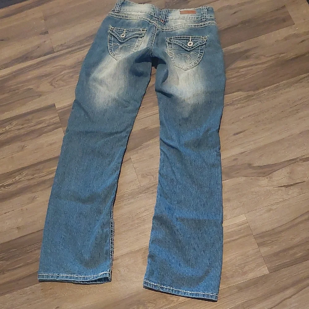 BONGO Junior's Size 1 Classic Low Rise Faded Blue Boot Cut Jeans - Picture 3 of 6